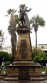 Plaza de Armas Sucre Decembre 2007 - Monument à Sucre