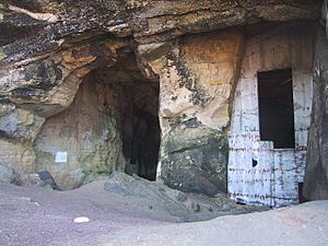 Sculptors Cave, Covesea, Lossiemouth - geograph.org.uk - 935045