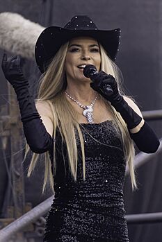 Shania Twain Glaston2024 2806 300624 (30 of 173) (53838111570) (cropped)
