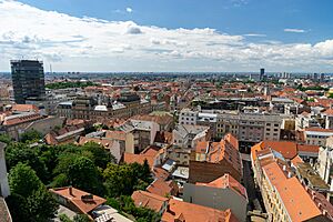 Zagreb city from Lotrščak Tower - Zagreb (42532052864)