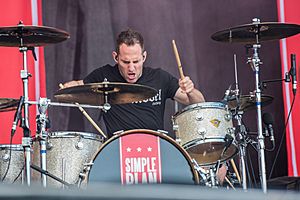 2017 RiP - Simple Plan - Chuck Comeau - by 2eight - 8SC1754.jpg