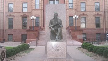 Anson Jones statue, Anson, TX IMG 6244