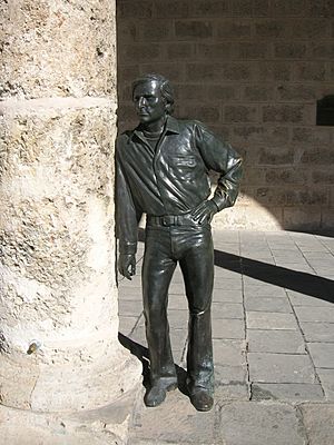 Antonio Gades statue in Havana Vieja.jpg