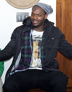 Chicago Bears Tight End Martellus Bennett Visits with the Glen Ellyn Golden Eagles - 17 Oct. 2013 - (5)