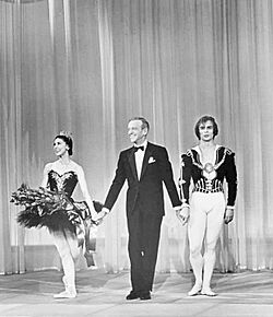 Fontyn Astaire Nureyev Hollywood Palace 1965.jpg