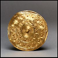 Gold disc, Ireland, c. 800 BC