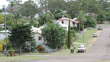 Housing, Gladstone Street, Mount Larcom, 2014.JPG