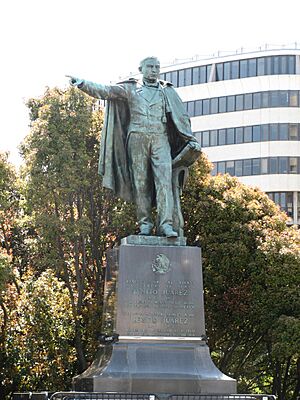 Juarez statue