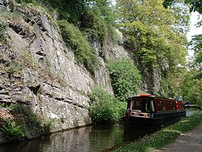 Llangollen Canal UK.jpg