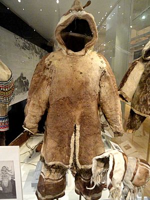 Man's parka and pants, Inuit, southern Baffin Island, Hudson Bay, 1910-1914 - Royal Ontario Museum - DSC00302