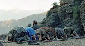 Mujahideen praying (namāz) before the fighting, 1987