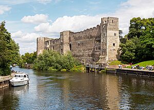 Newark Castle - geograph.org.uk - 6462955.jpg