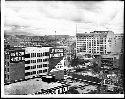Panoramic view of Los Angeles from the Lankershim Hotel, showing, 7th Street, Broadway, and Spring Street, ca.1905-1907 (CHS-5776)