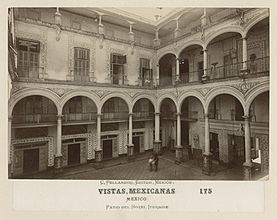 Patio del Hotel Iturbide (No. 175), 1880s