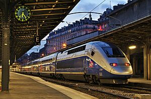 SNCF TGV Duplex 2N2 4718 (8464339495).jpg