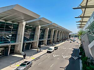 San Diego International Airport (KSAN) Terminal 2 (upper deck) - August 2018