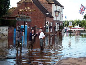 Severn flood 2007 Interview with ITV (central).jpg