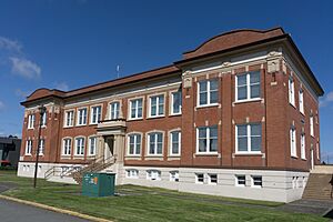 Tolmie School, Saanich, Canada 01