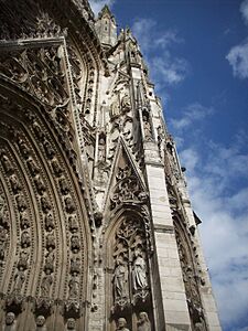 Voussure et sculptures Portail Calende
