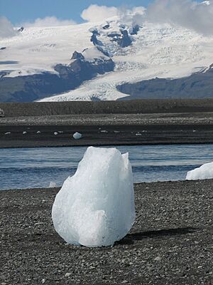 An iceberg in Jokulsarlon