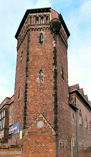 Armoury Tower (geograph 3818645).jpg