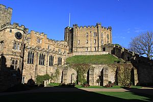 Durham Castle, April 2017 (14) (33459522640).jpg