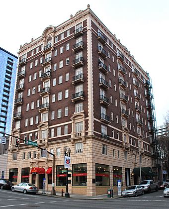 Former Sovereign Hotel (Portland, Oregon) in 2011.jpg