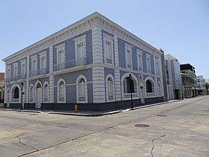 Fundación Biblioteca RHC, Edificio histórico y Edificio nuevo, Bo. Quinto, Ponce, PR (DSC01343).jpg