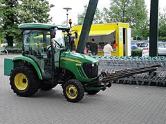 John Deere 3320