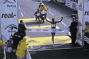 Paul Tergat winning the 2003 Berlin Marathon