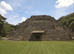 Pirámide del Parque el Puente de Honduras.png