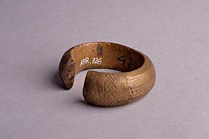 Raccolte Extraeuropee - AFR 00726 - Bracciale moneta (Manilla)