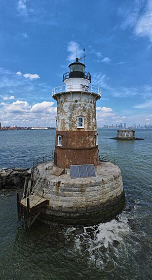 Robbins Reef Lighthouse Vertical Panorama.jpg