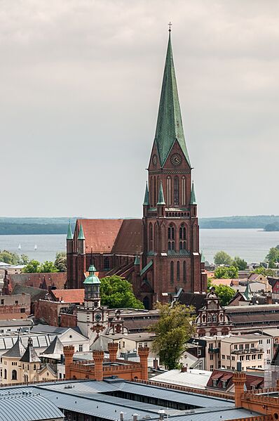 17-05-20-Paulskirche Schwerin Ausblick RR70096