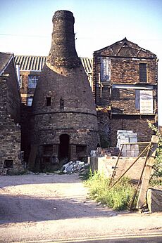 Bottle oven, Minkstone Works, Longton - geograph.org.uk - 671863