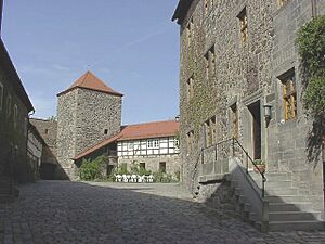 Burg-Fuersteneck inner ward www.burg-fuersteneck.de