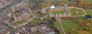 Cmglee Windsor Castle aerial view