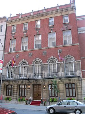 Edifice du Club-Universitaire-de-Montreal 03