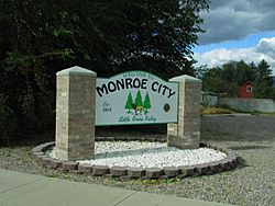 Welcome sign at the northern entrance to Monroe