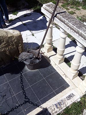 Monumento a la fregona, Trasmoz, Zaragoza, España, 2015