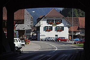 Picswiss BE-93-08 Eggiwil - Dorfeinfahrt von Nordwesten her (Holzbrücke)