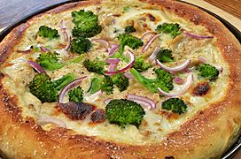 Roasted garlic white pizza (14130894452)