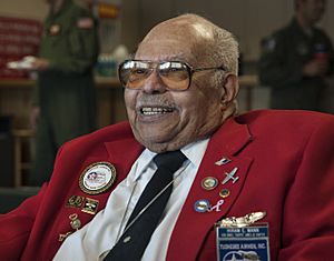 Tuskegee Airman shares his story with today’s Airmen 121102-F-AV409-015