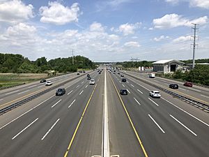2021-05-23 13 29 54 View north along Interstate 95 (New Jersey Turnpike) from the overpass for Ward Avenue in Chesterfield Township, Burlington County, New Jersey