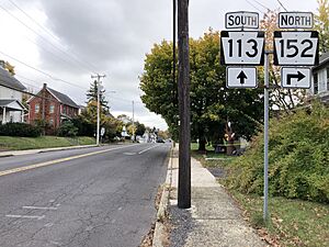 2022-10-25 15 27 50 View south along Pennsylvania State Route 113 and north along Pennsylvania State Route 152 (Main Street) between Baringer Avenue and Walnut Street in Silverdale, Bucks County, Pennsylvania
