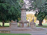 Cornwall Park Lions Fountain 2023.jpg