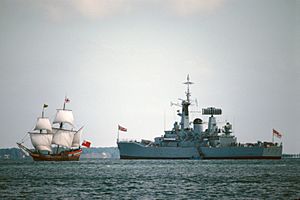 HMS Ariadne (F72) off Yorktown in 1981