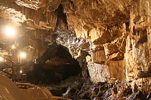 Pooles Cavern 7.jpg