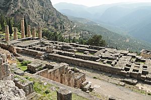 Temple of Apollo in Delphi 01