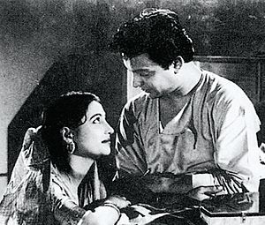 Uttam-Kumar-and-Suchitra-Sen-in-Bangla-Movie-Harano-Sur---1957